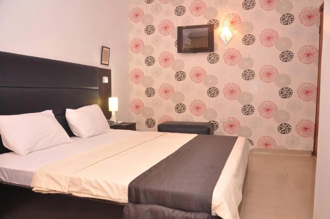 Royal Kaft Hotel Ikorodu Ngoại thất bức ảnh